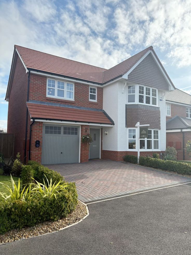 Detached house with double garage